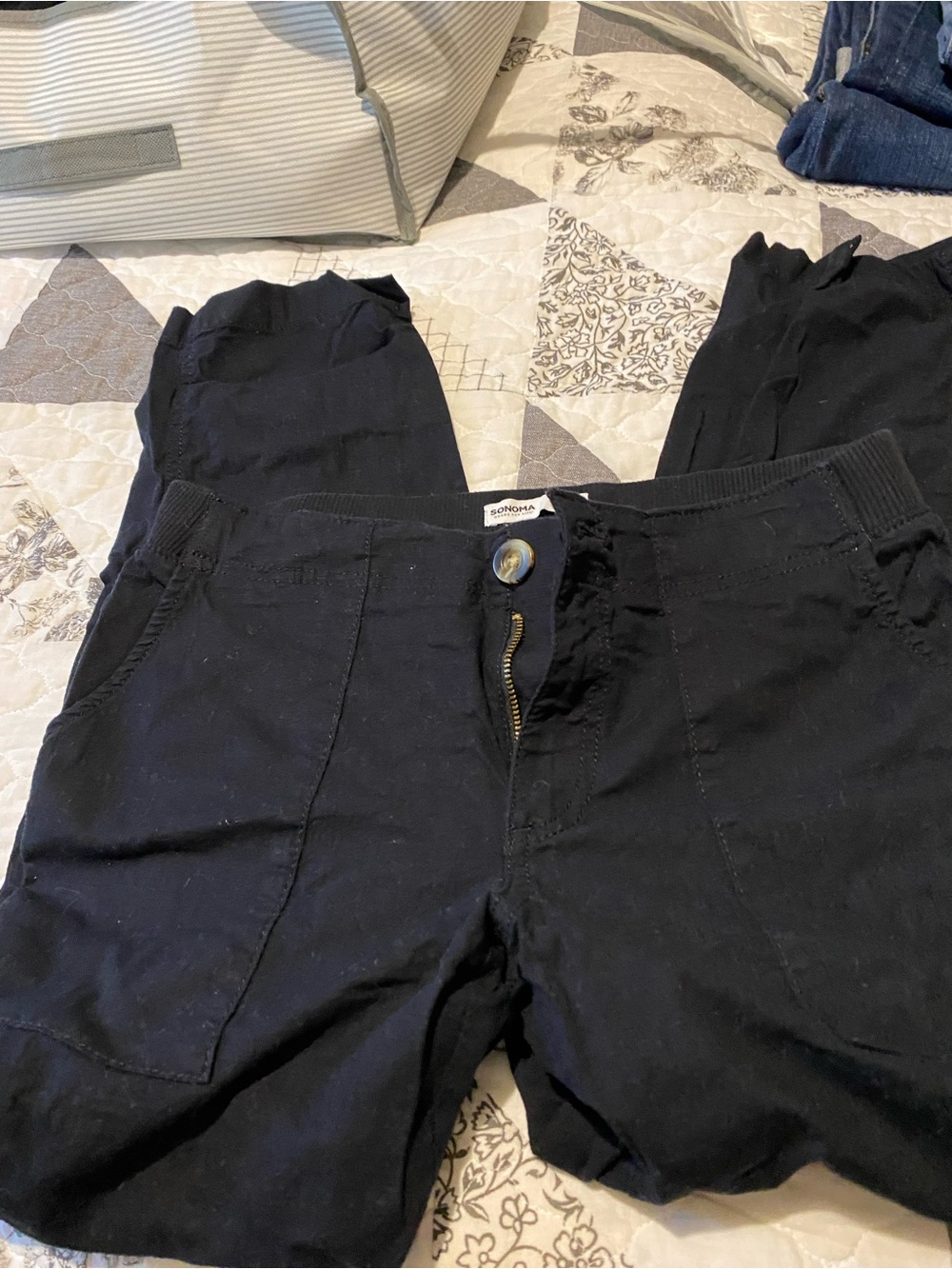 Sonoma Black Capri
2 pair
Size 6